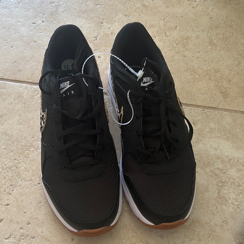 Nike Black Performance Sneakers Sleek Design